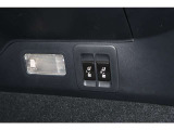 セカンドシート、電動操作スイッチ。