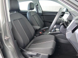 Audi車はどの車種も全てレザーハンドルです。そこにはAudiのこだわりがあり質感の高いレザーでしっかりと手に馴染み、高級感を演出します。
