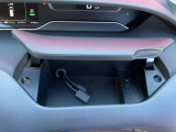 運転席の目の前にもUSB充電ソケットがございます。