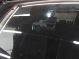 【別途SDカードの購入が必要です。詳しくは販売店スタッフまで】運転中の映像・音声などを記録して、交通事故やトラブルが起きた時の正確な状況把握に役立つ前後2カメラドライブレコーダーが装着されています。
