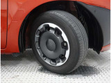 トヨタ純正15インチスチールホイール装備です。