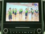 画面でテレビ映像を楽しめる装備です。停車中の休憩時間などに番組を視聴でき、車内で過ごすひとときをより快適にしてくれます。画面表示も見やすく、使い勝手に配慮されています。