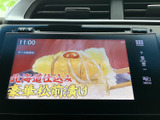 ラジオやiPod、Bluetoothなど、複数の音源が画面に表示されています。使いたい項目を選びやすく、普段お使いの音楽環境に合わせて車内での時間を過ごせる便利な装備です。