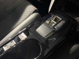 シフトレバーも操作性良く出来ています。運転しながらドライブモードを切り替え可能です。