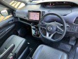 アダプティブタイプのオートクルーズです。車線中央付近を走行するようにステアリングを制御し、運転者のハンドル操作を支援します。