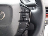 レーダークルーズコントロール作動時に車線維持に必要な運転操作の支援を行う「レーントレーシングアシスト(LTA)」を搭載しています。