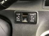 両側パワースライドドア付きだから、狭い駐車スペースなどでの 乗り降りラクラク!小さなお子さまのいるご家庭には嬉しい装備。
