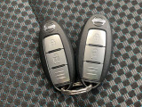 インテリジェントキーです。キーを取り出す事なく、車両のボタン操作だけてドアロック操作やエンジン始動等が可能です。