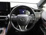各操作スイッチなどもハンドルから手を放すことなく操作可能で安全運転に支援いたします!
