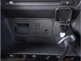 【USBポート】USB充電ポートがございますので、快適にお過ごしいただけます。