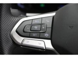 【ステアリング左側】ACCなどの運転支援の操作のスイッチ類です。ACCは高速道路などで前に走る車との距離を保ちながら追従走行する運転支援システムです。