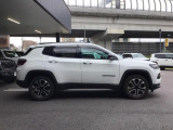 台形のフェンダーアーチもJEEPの伝統です。