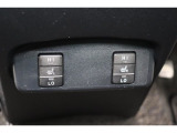 運転席と助手席には寒い日の肩や腰、冷えやすい下肢を温めてくれるシートヒーターが付いております!