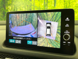 【マルチビューカメラシステム】専用のカメラにより、上から見下ろしたような視点で360度クルマの周囲を確認することができます☆死角部分も確認しやすく、狭い場所での切り返しや駐車もスムーズに行えます。