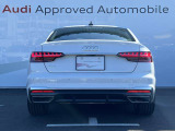 Audiのリヤディフューザーは、車両の後方での空気の流れを整え、乱流を減少させることで、走行安定性を向上させます。またスポーティで洗練された外観を提供し、全体のスタイルに一体感を持たせます。