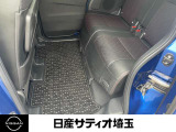 後席も広々していますので、海や山への行楽時も室内で快適に過ごせます!