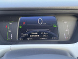 速度や燃料残量、航続可能距離などの情報をひと目で確認できる表示です。必要な情報がまとまっており、出発前や停車時の日常的な車両確認にも役立ちます。