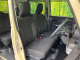 運転席まわりには十分なスペースがあり、大柄な方でもゆったり運転していただける環境です。