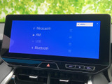 音楽ソースが一覧で表示され、選択したい項目を確認しやすい画面です。複数の再生方法を使い分けられるので、普段聴いている音源に合わせて活用できます。