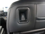 ◆後席用USBチャージャー◆後部座席に搭乗される方のために便利で使いやすい位置に設置。長時間のドライブも安心です♪
