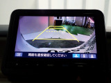 バックも安心のリアカメラ付いています。リアカメラがあると、いつでも安全にバックできますね。死角も減ります。3ビュー切り替え、ガイド線表示なので便利です。