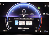 【レーントレーシングアシスト】白線・黄線が整備された高速道路または自動車専用道路を走行中、車線からの逸脱の可能性を警告し、ハンドル操作の一部を支援します。