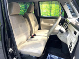 運転席まわりには十分なスペースがあり、大柄な方でもゆったり運転していただける環境です。