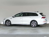 当店は、隣接地に新車ショールームを構え、徒歩数分の場所にはVW車のサービス拠点としては、全国最大規模の港北カスタマーサービスセンターを構え、お客様の様々なニーズにお応えできる体制でお待ちしております。