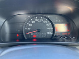 速度計を中心に、各種表示や警告灯をまとめて確認できる配置です。運転席から目に入りやすく、走行中に必要な情報を把握しやすいメーター廻りとなっています。
