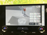 停車中に映像やテレビを視聴でき、待ち時間などを過ごす際にも活用できます。画面上には選局や表示に関する項目が並び、必要なメニューを確かめながら利用できます。