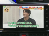 テレビ画面を備えており、停車中に映像を楽しめます。画面上で番組内容を確認でき、待ち時間の過ごし方にも幅が広がる便利な装備です。日常のさまざまな場面で活躍します。