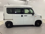 スライドドアなら狭い駐車場でもドアをぶつける心配がありません。ステップが低く乗り降りもしやすいです。