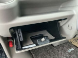 収納もバッチリ!小物が散乱しがちな車内もスッキリさせる事ができますね♪