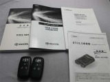 取説・メンテナンスノート・スマートキーの3点セットです。