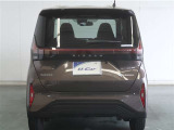 EVならではの静かでスムーズな走りが、快適なドライブを叶えます。環境性能とデザイン性を両立した車です。