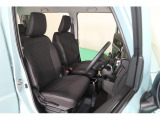 シートは運転する方の疲労が極力溜まらないように設計され、乗り心地も快適な素材を使用しています!是非一度ご来店いただき座ってみてください♪