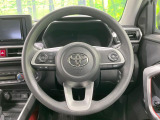インテリアに合わせたデザインのステアリングは、運転される方のことも考え、運転しやすい形状、大きさです。是非一度、実際に触ってお確かめください。