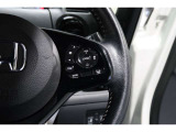 Hondaセンシングの機能のひとつ、アダプティブクルーズコントロール付!アクセルから足を離しても設定したスピードと前車との車間を保ち走行してくれます!車線維持もアシスト☆高速道路で疲労軽減ですね☆