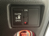 【パワースライドドア】助手席側がパワースライドドアになっており、運転席のスイッチやスマートキーでも開閉が可能です!開口部も広いので乗り降りも楽々♪