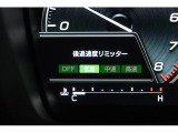 後退時に誤ってアクセルを踏み過ぎても急発進しません。後退時リミッター機能。速度は3段階から設定できます。