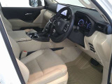 運転席&助手席シートヒーター/シートベンチレーション装備。 寒い日にはぬくもりを伝え、暑い日には冷涼感をもたらしてくれます。より快適な運転を(^O^)/