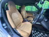 運転席シート廻りは使用感も少なく、良好な状態となっています。丁寧に使われていたことがよくわかりますね。