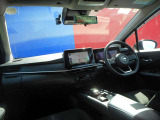 フロントガラスが広く視界が広々としているので、運転がとてもし易いです!