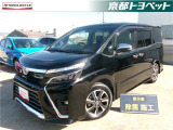 こちらの車両はご成約後に当社指定の新品タイヤ2本に交換いたします。 ブラックのヴォクシー入荷しました。