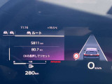 低走行車両入庫!レイアウトはステアリングスイッチで切り替えでき運転に集中しながら必要な情報を瞬時に得ることが可能です。