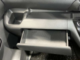上下に収納があるので常備しておきたい小物も収納出来ます