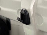 袋物を掛けておくのに便利なマルチユーティリティフック