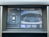 ナビ画面にアラウンドビュ-モニタ-の映像を映し出しています。  狭い場所での車庫入れをサポ-トしてくれる便利アイテムです。