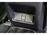 後部座席用にUSBソケットがついていますのでコードを繋げばスマートフォンなどの充電が出来ます!