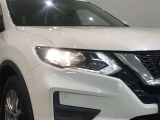 LEDヘッドライトです。デザイン性がよくとても明るいので、夜間の走行や悪天候でも安心です。しかも長寿命!